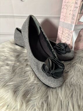 Aerosoles Grey/Black Felt Floral Ballet Flats for Women Size 9.5